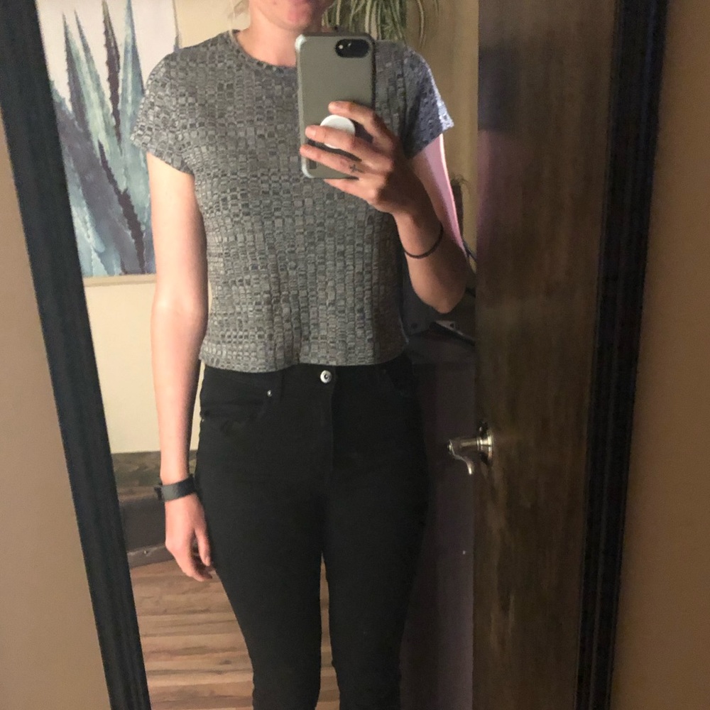 Gray top - Picture 4 of 4
